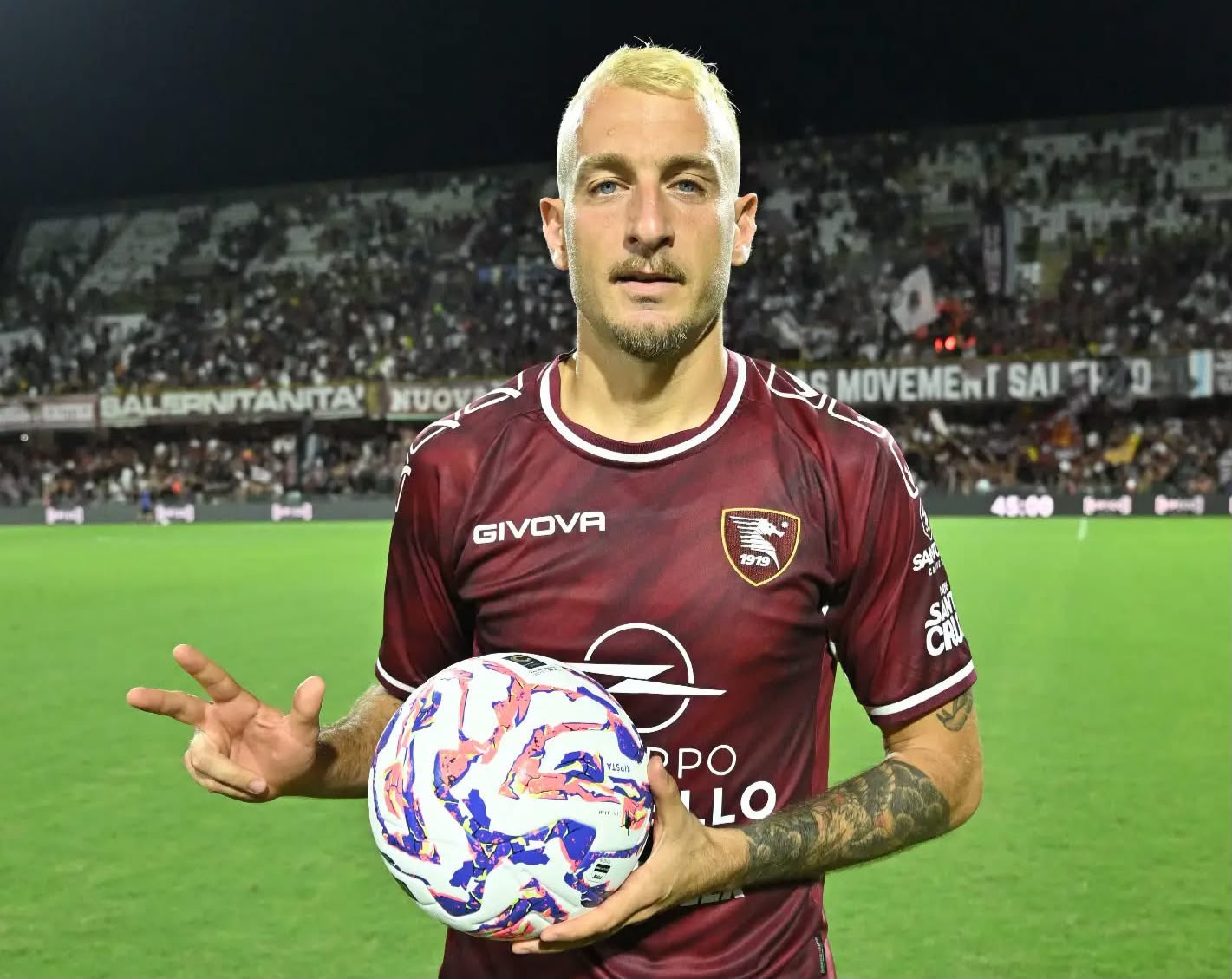 La Gumina e D’Ursi esultano in stile Dragon Ball, la Salernitana festeggia la tripletta