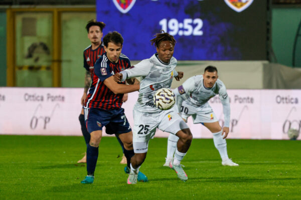 IPA68895342 - Christian Langella (77 Cosenza) and Malik Djibril (25 AZ Picerno) during the Serie C football match between Cosenza and AZ Picerno at San Vito-Marulla Stadium, Cosenza, Italy.